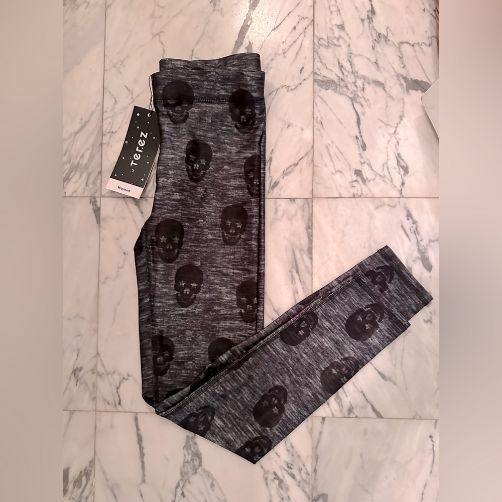 ⭐️NWT⭐️ TEREZ SKULL Leggings